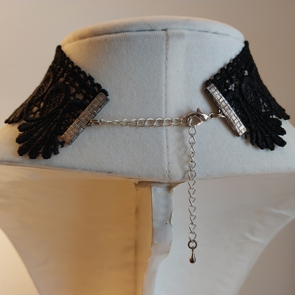 Art of Adornment black & pink beaded goth lace choker - Picture 3 of 4